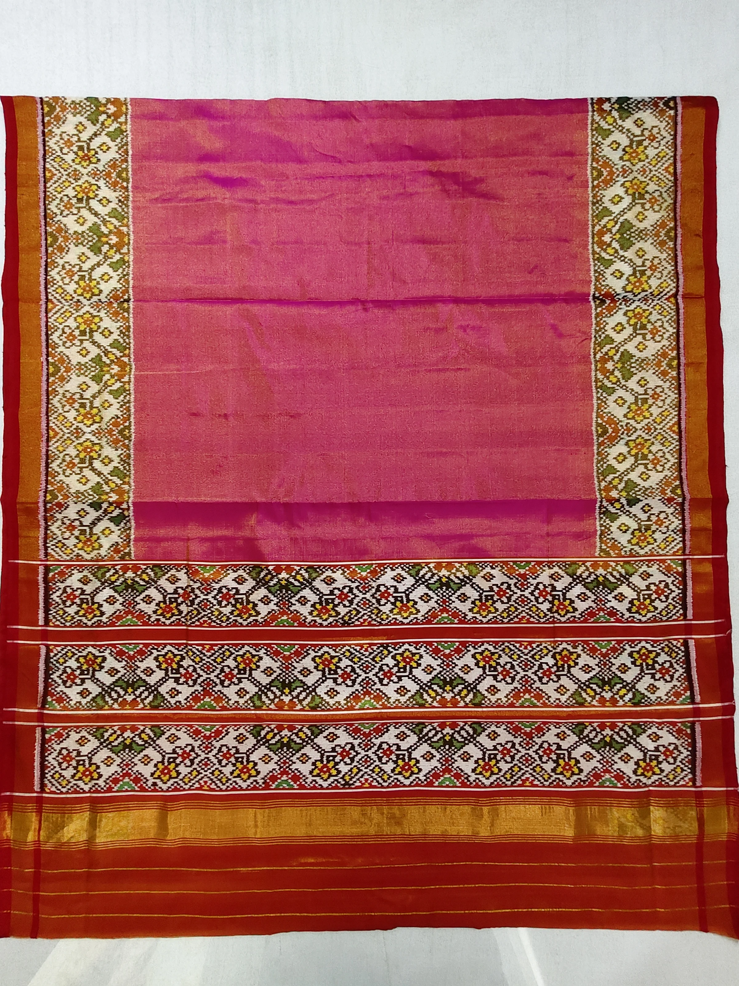 Tissue Pink Galo Saree with White Navratan Design Blouse Piece