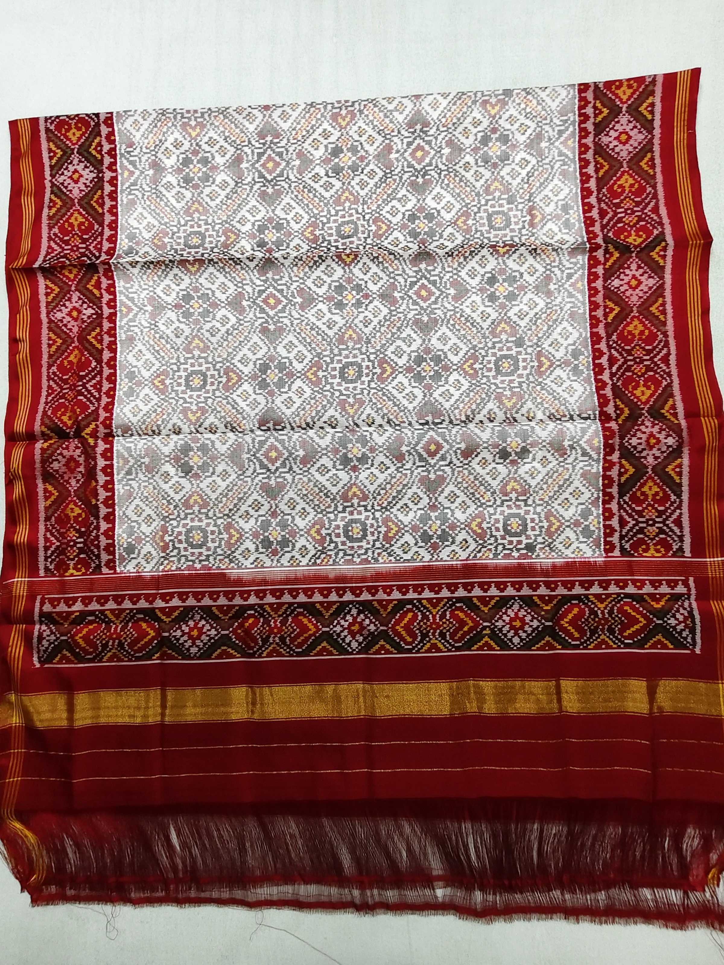 Red White Selari Border White Manekchowk Motifs Single Ikat Chaniya Choli Dupatta