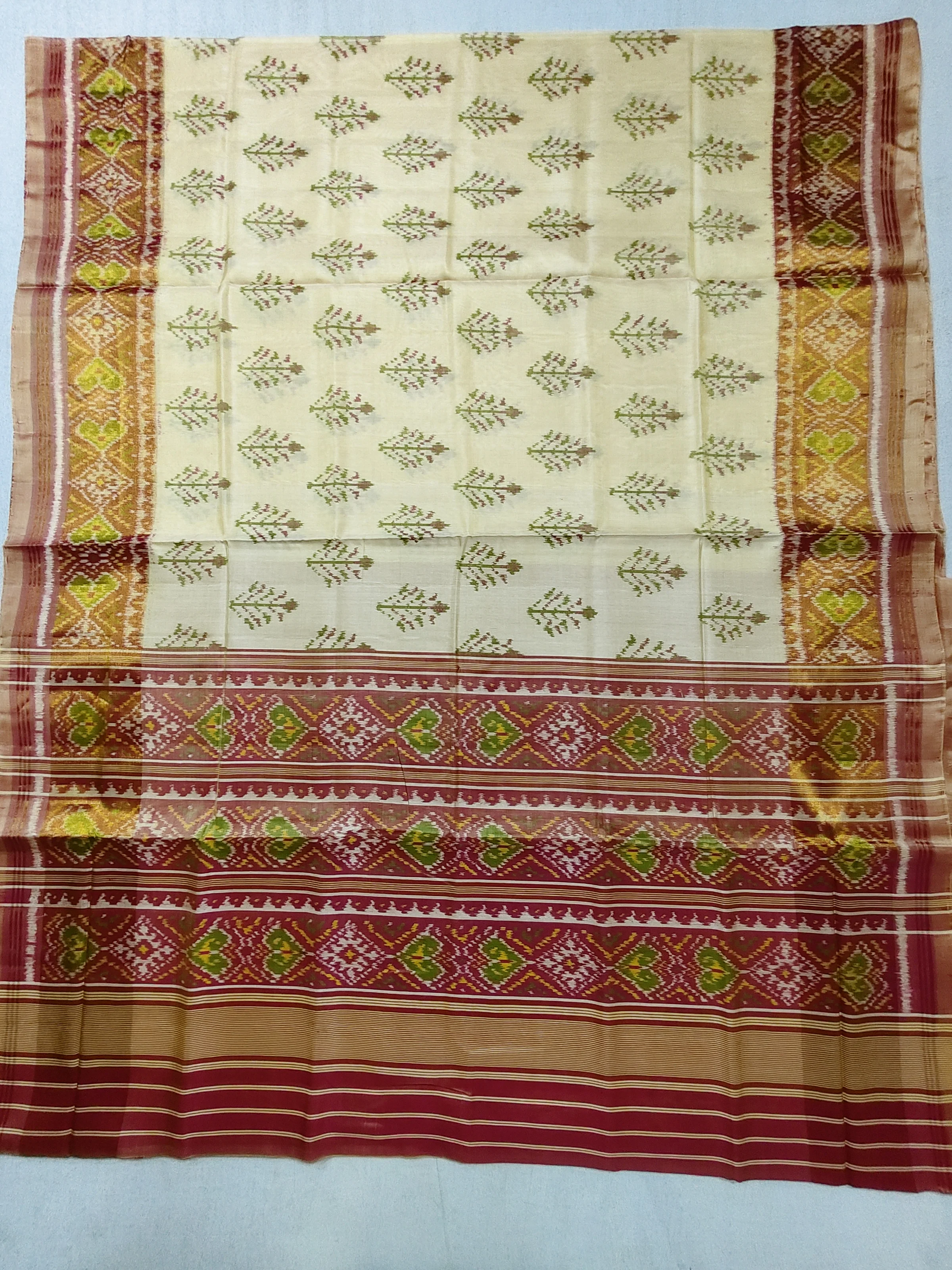 Peach Selari Border Ivory Orange Shade Jad Chutta Single Ikat Patola Saree with Blouse Piece (6 Ply Silk)