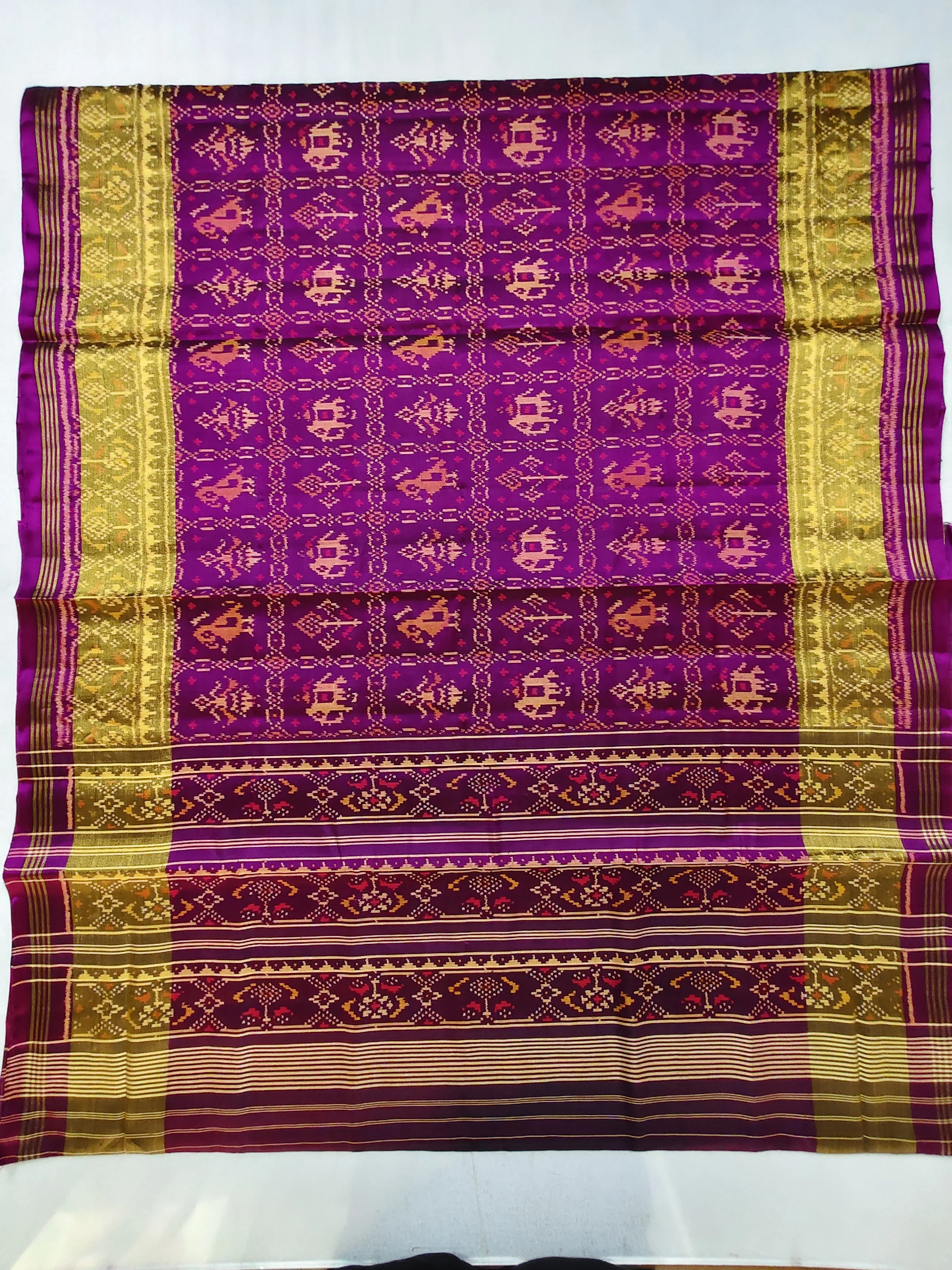 Purple Ghughra Border Thambhali Elephant Parrot Motifs Single Ikat Patola Saree with Blouse Piece (6 Ply Silk)