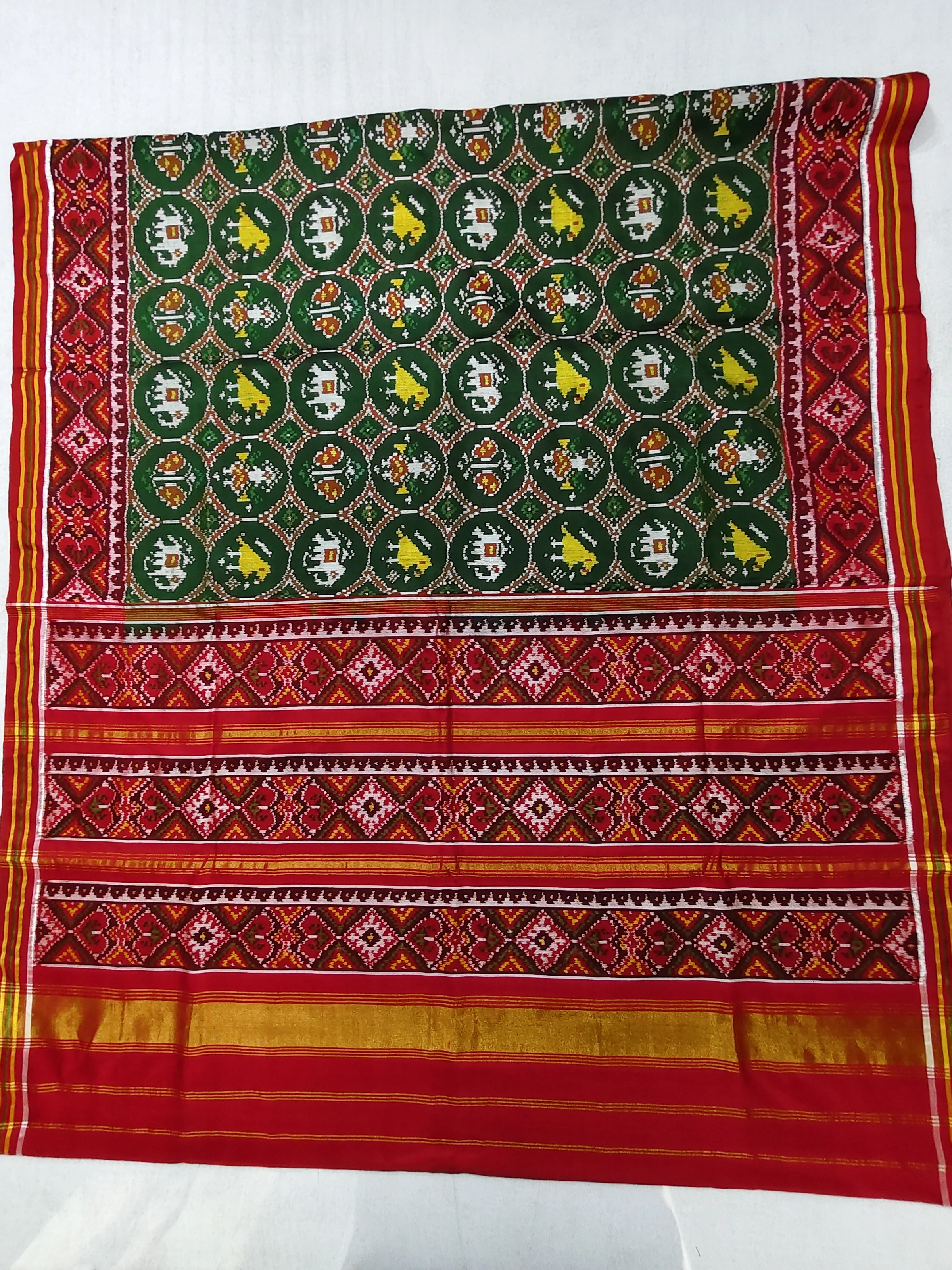 Red Selari Border Animal Motifs Single Ikat Patola Saree with Blouse Piece (8 Ply Silk)