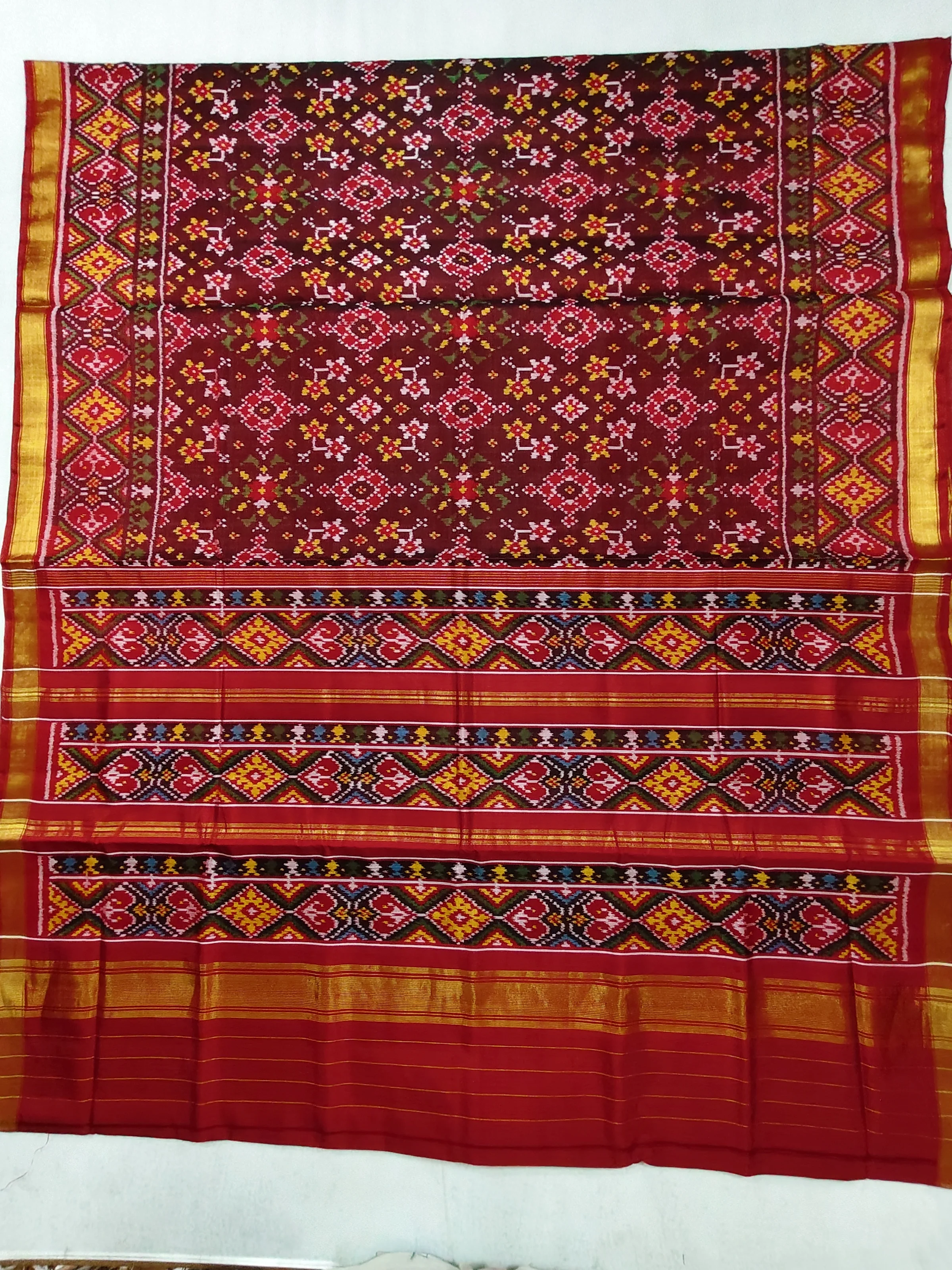Red Brown Colour Red Selari Border Navratan Motifs Single Ikat Patola Saree with Blouse Piece (6 Ply Silk)