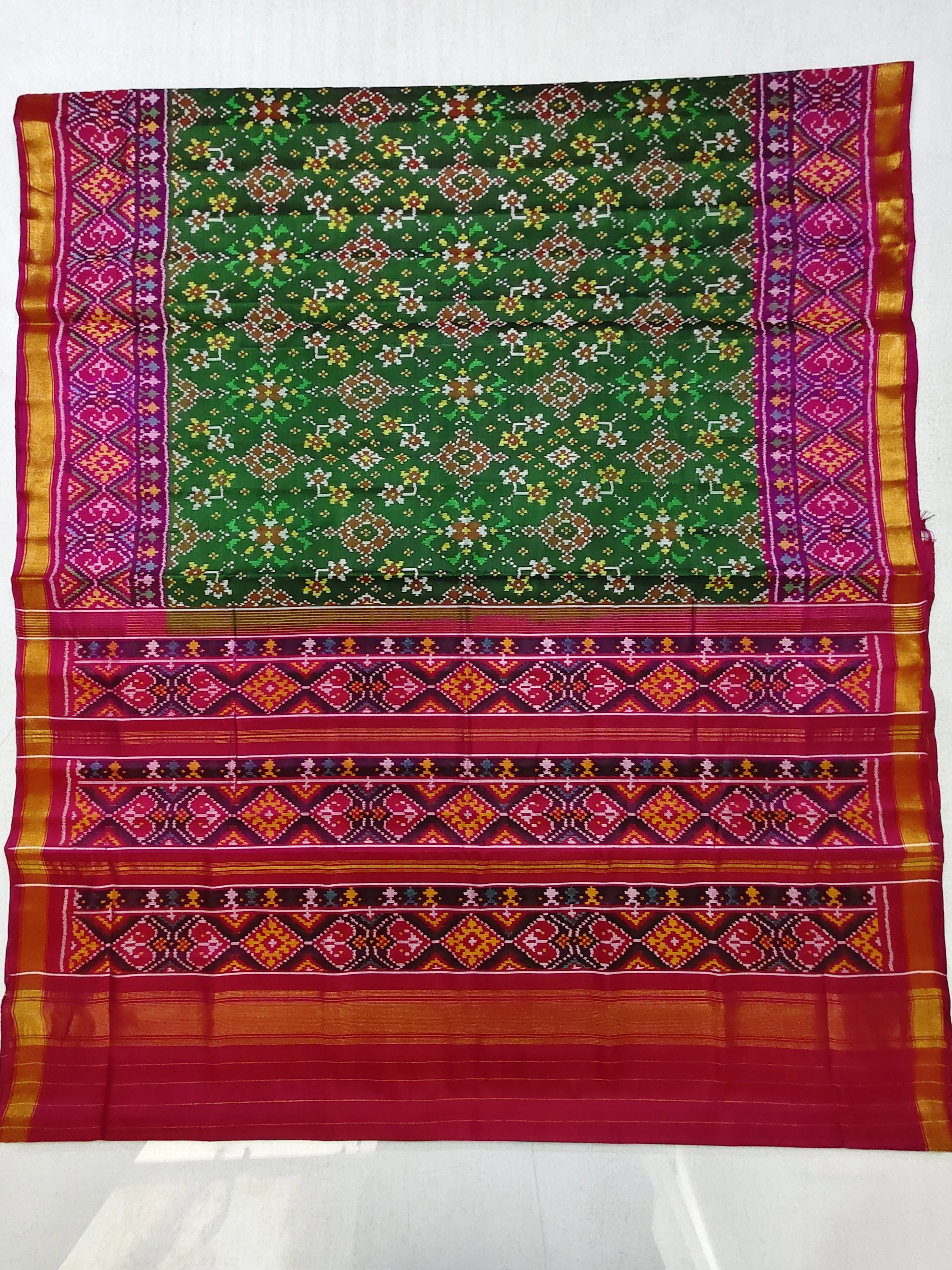 Pink Selari Border Bottom Green Navratan Motifs Single Ikat Patola Saree with Blouse Piece (6 Ply Silk)