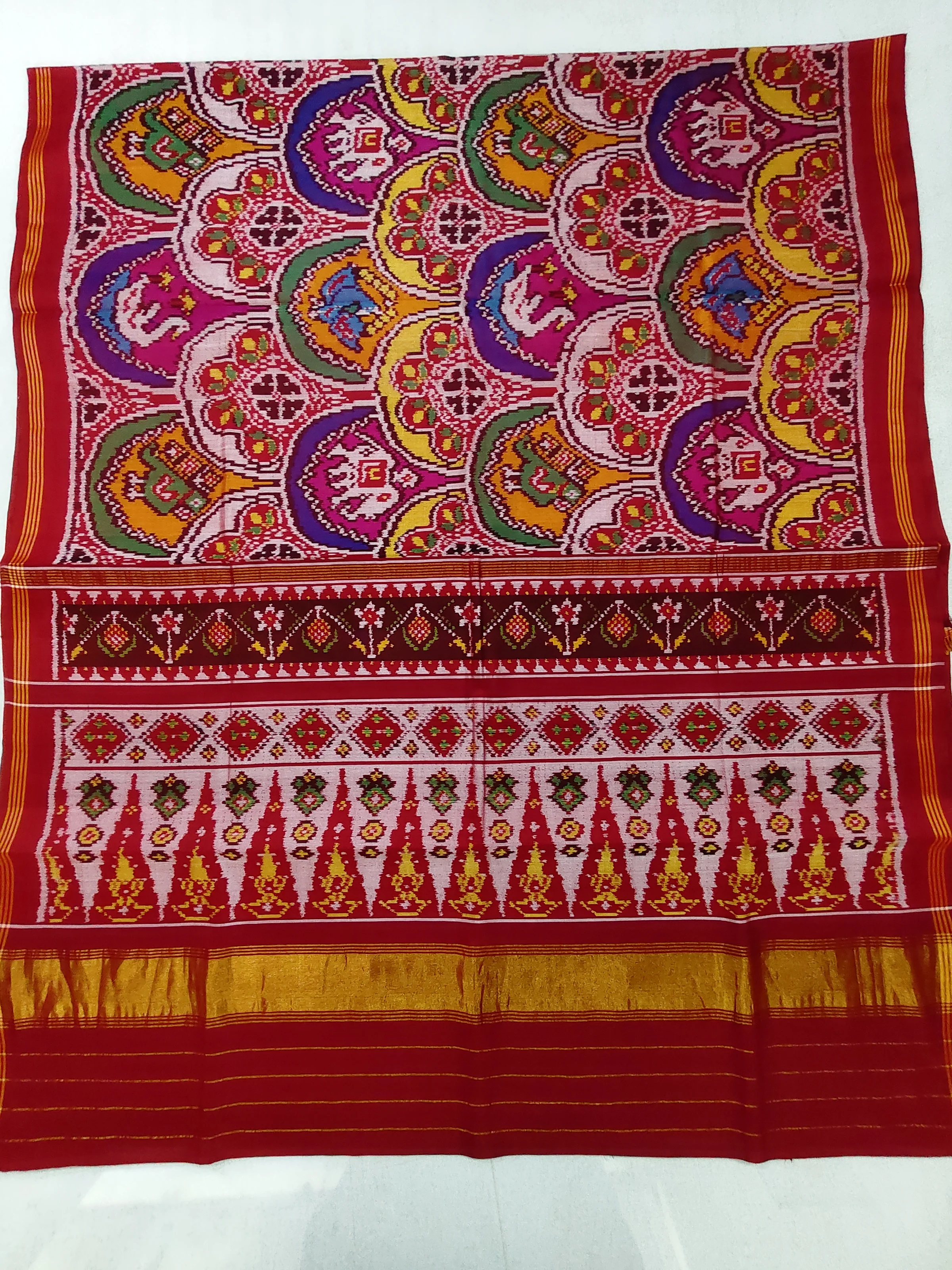Red Multi Animal Motifs Temple Pallu Single Ikat Patola Saree with Blouse Piece (8 Ply Silk)