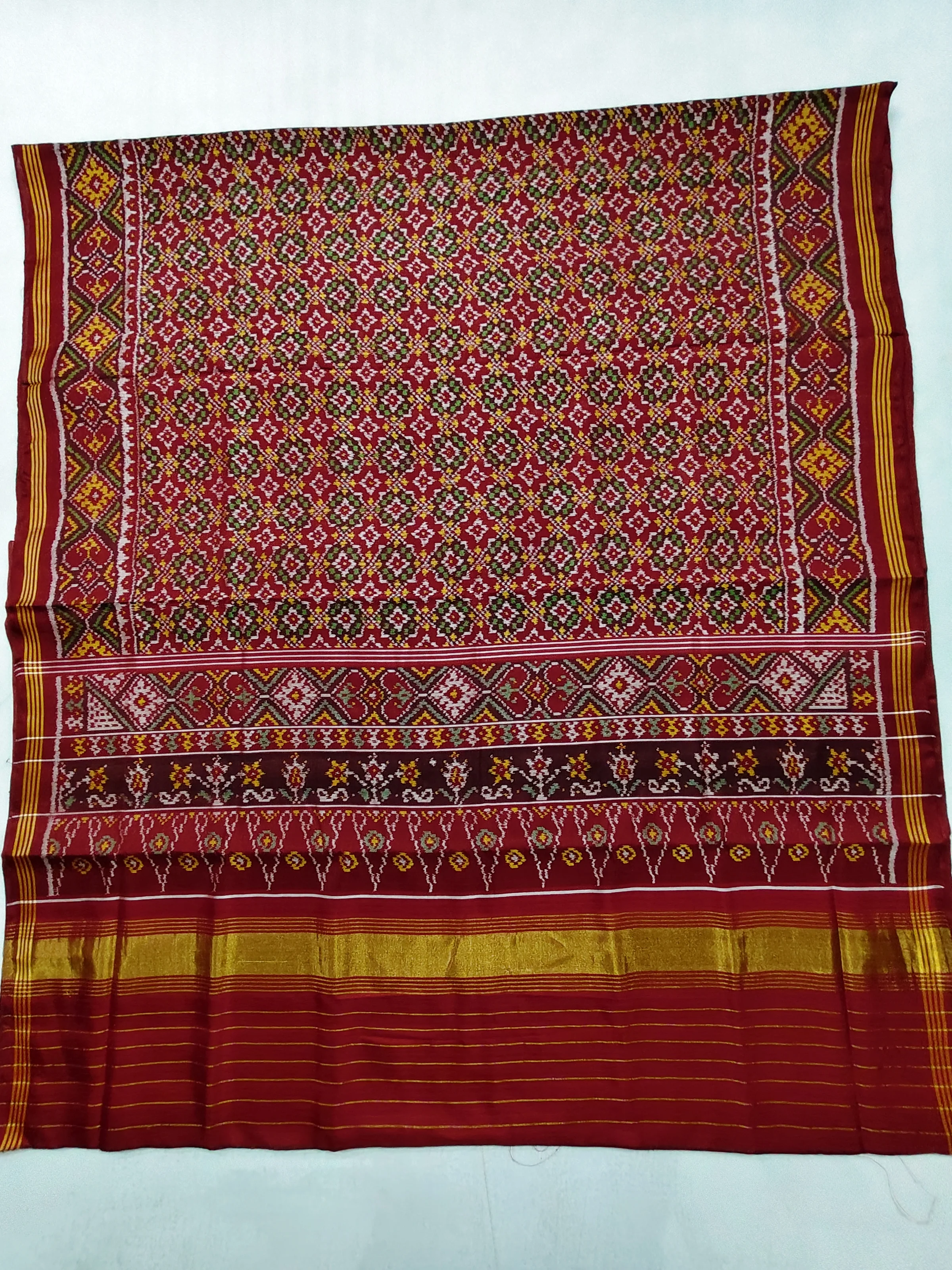 Red Selari Border Buttonful Bhat Motifs Single Ikat Patola Saree

Patola Saree / Indian Patola Saree