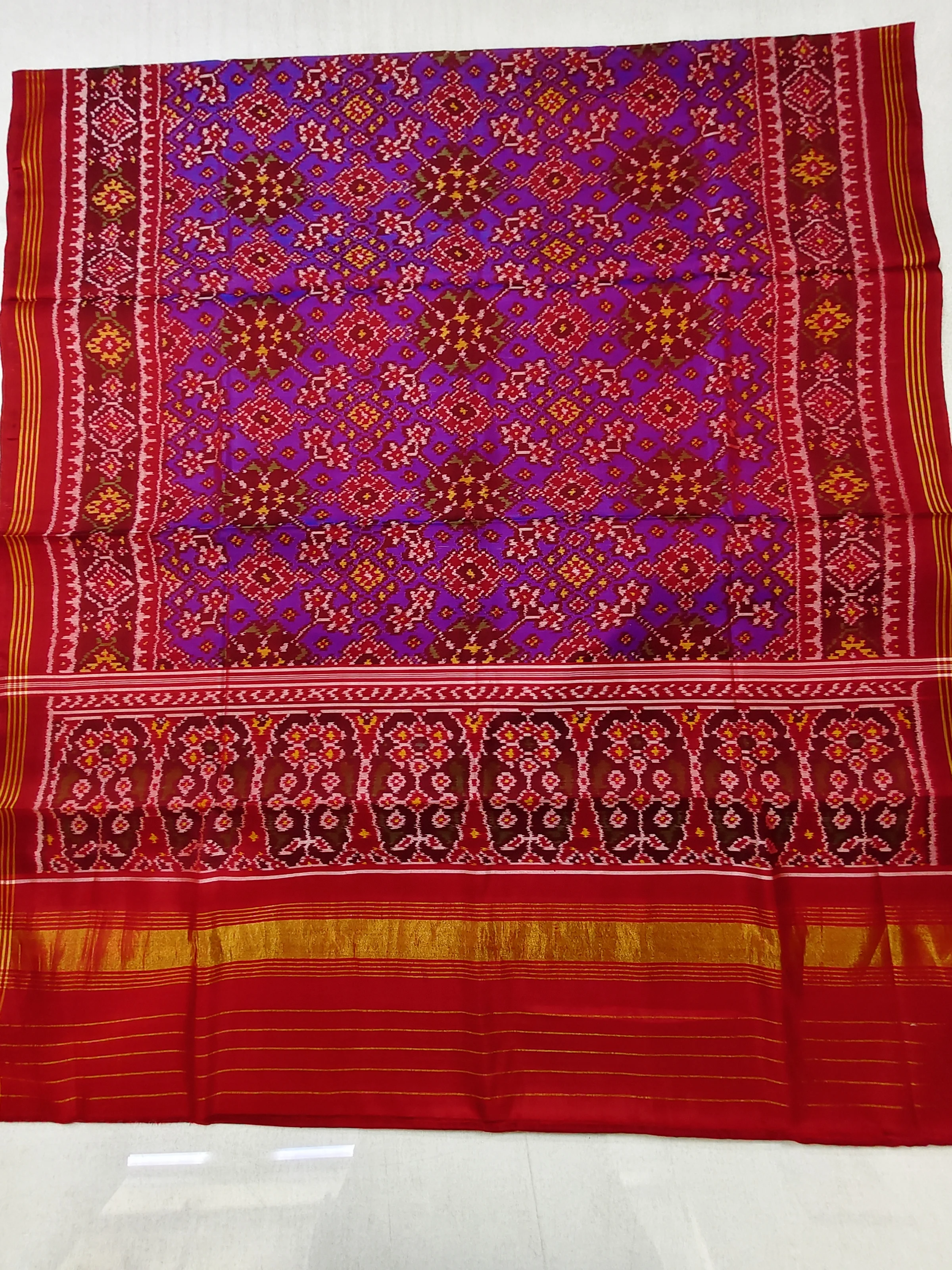 Red Blue Ratanchowk Border Navratan Blue Tulsi Pallu Single Ikat Patola Saree with Blouse Piece (8 Ply Silk)