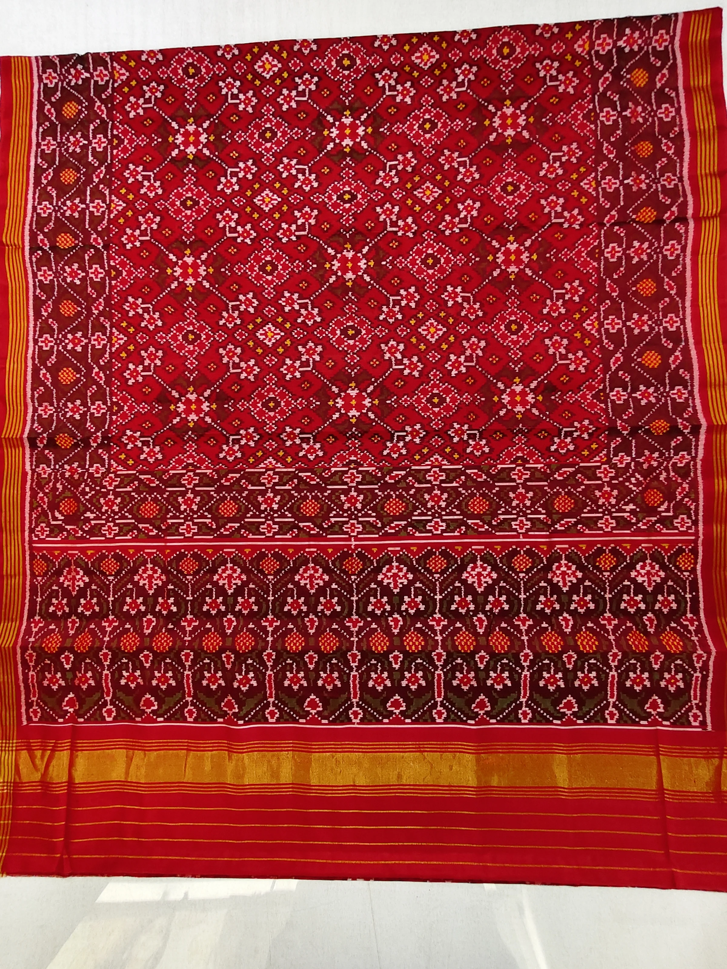 Red Jad Border Red Navratan Motifs Single Ikat Patola Saree with Blouse Piece (8 Ply Silk)