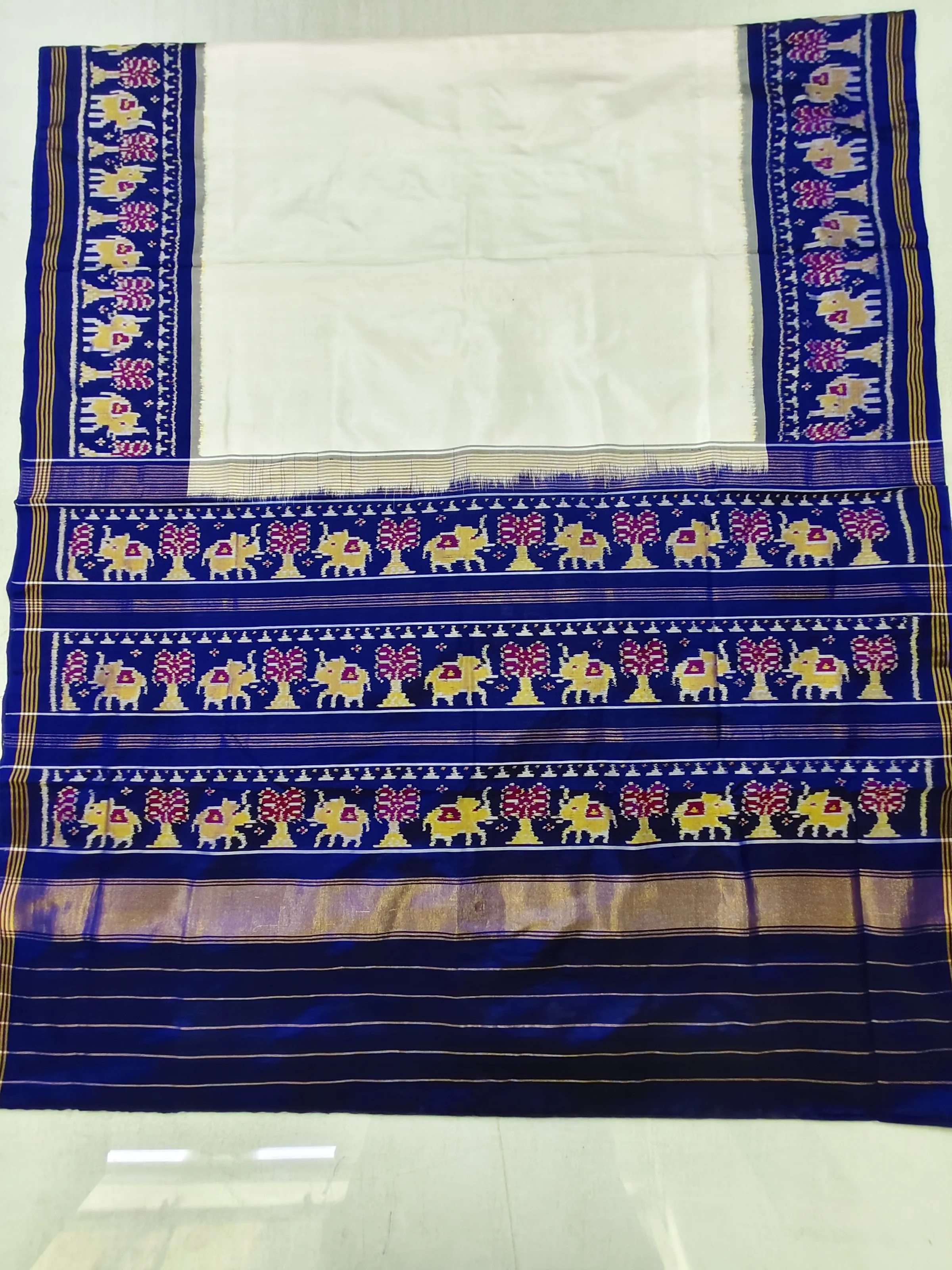 Blue White Gala Single Ikat Patola Saree with Blouse Piece (8 Ply Silk)
