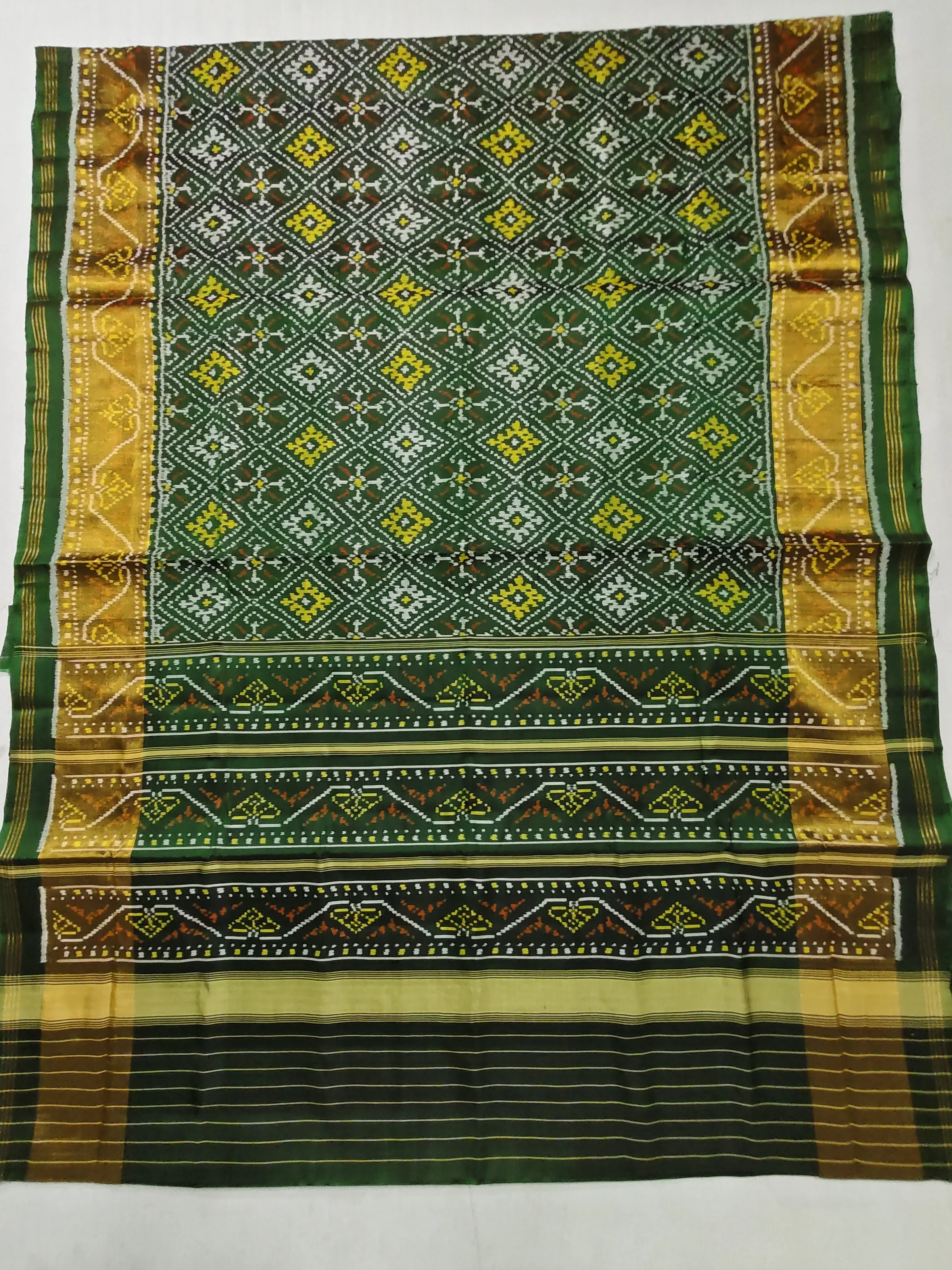 Bottle Green Chandabhat Motifs Single Ikat Patola Saree with Blouse Piece (6 Ply Silk)