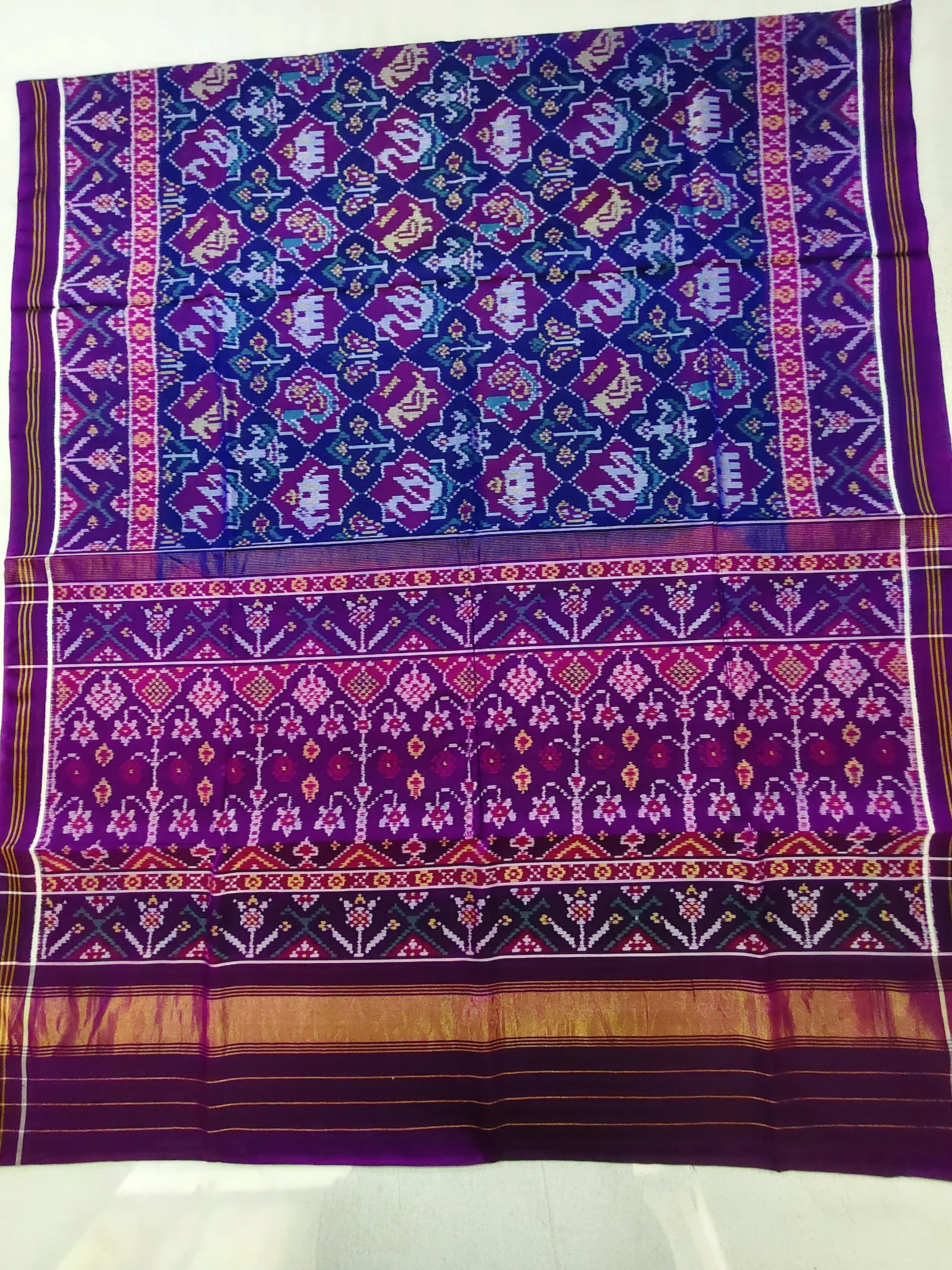 Jamun Purple Jad Border Animal Motifs Single Ikat Patola Saree with Blouse Piece (8 Ply Silk)