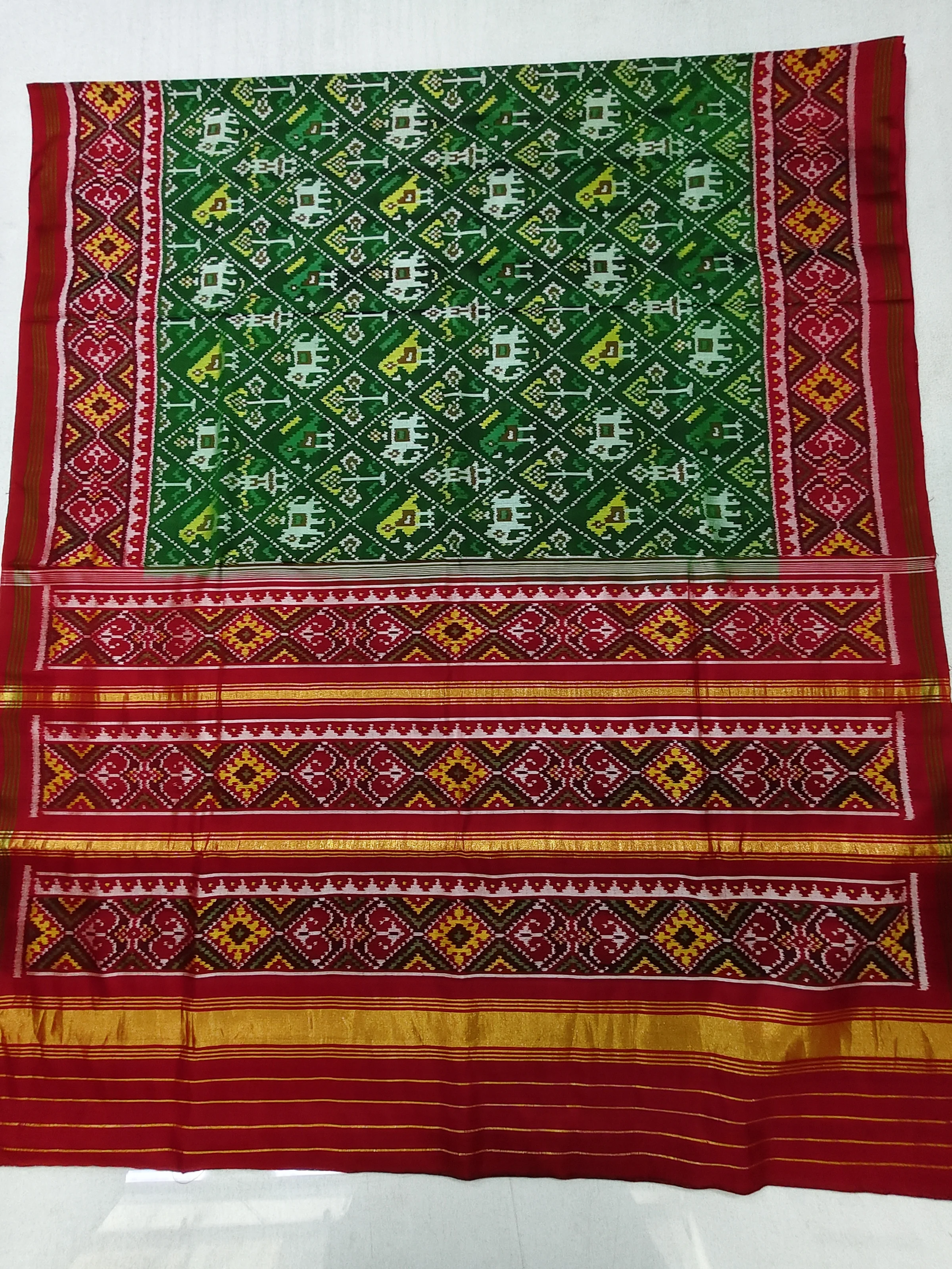 Red Selari Border Pallu Green Nanu Narikunj Single Ikat Patola Saree with Nanu Narikunj Blouse (8 Ply Silk)