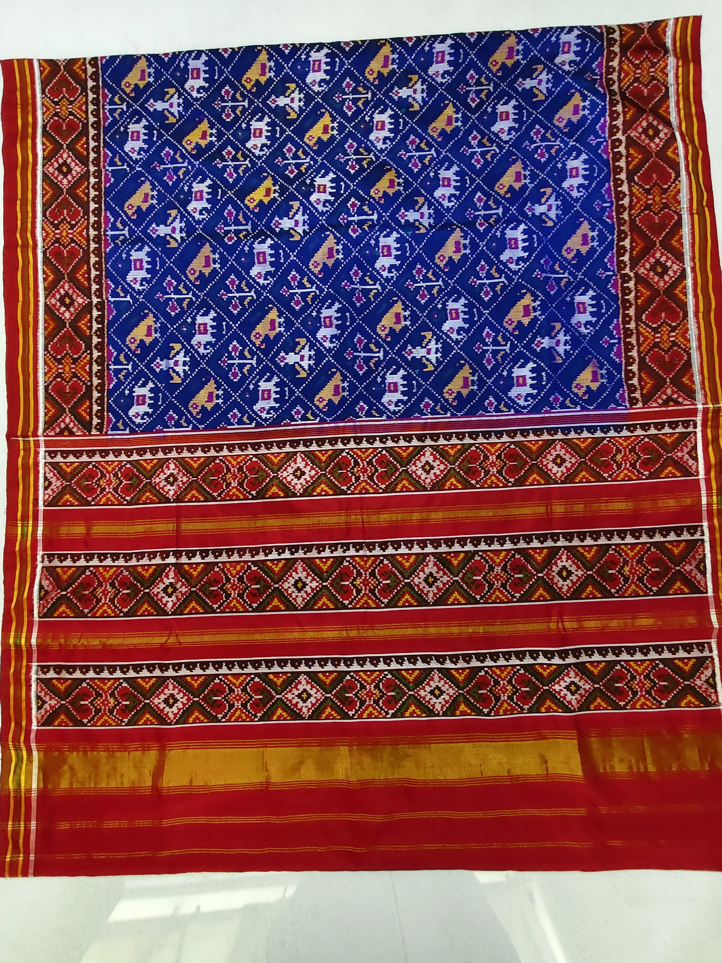 Red Selari Border Nanu Narikunj Motifs Single Ikat Patola Saree with Blouse Piece (8 Ply Silk)