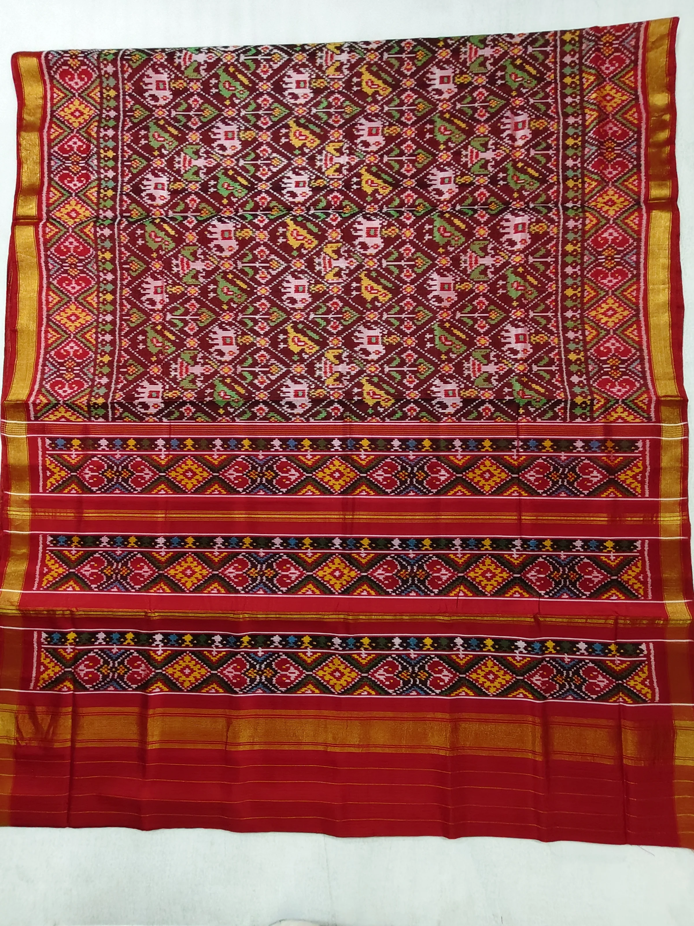 Red Brown Colour Red Selari Border Brown Nanu Narikunj Motifs Single Ikat Patola Saree with Blouse Piece (6 Ply Silk)