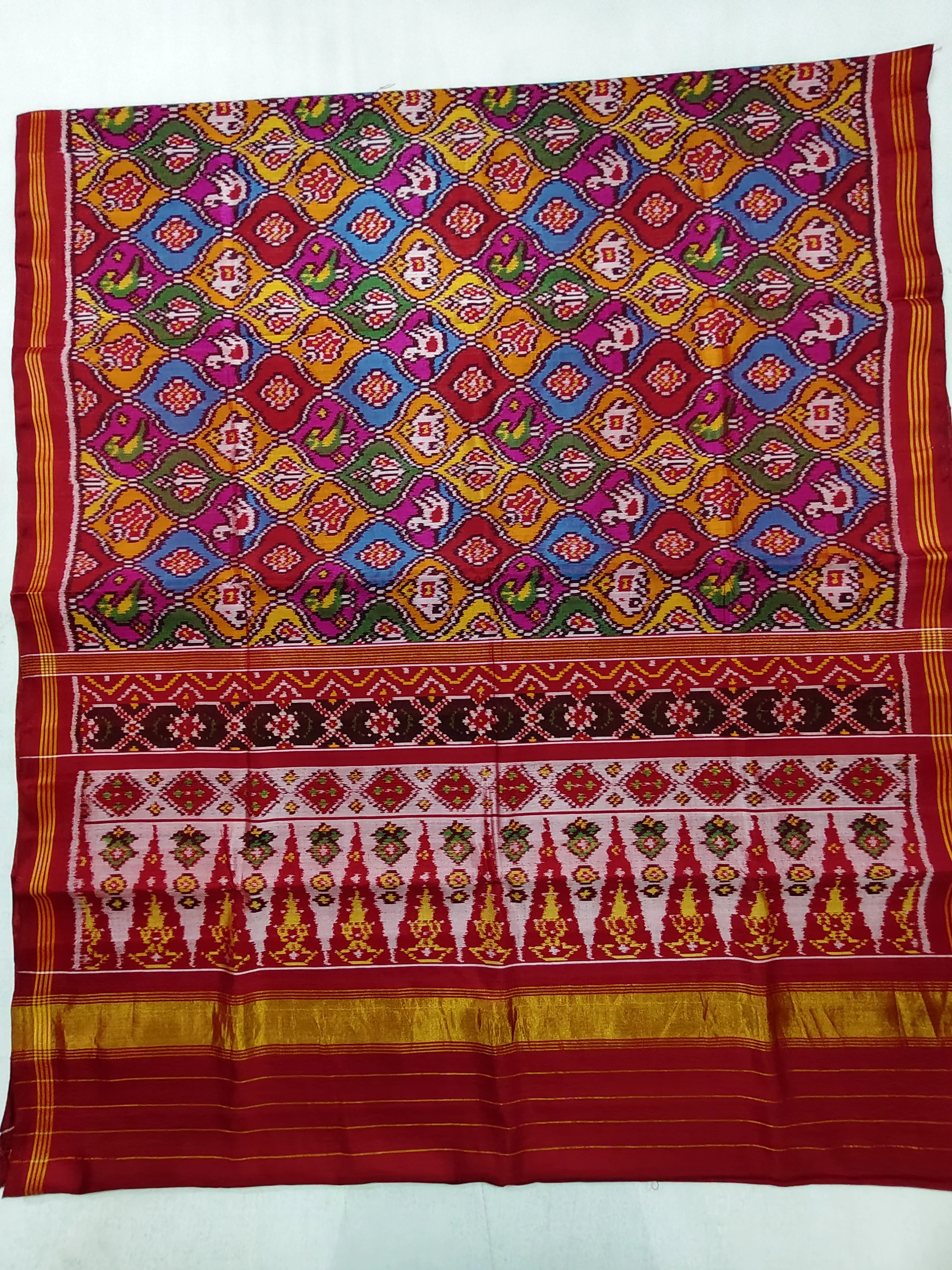 Red Multi Animal Motifs with Temple Pallu Single Ikat Patola Saree with Blouse Piece (8 Ply Silk)