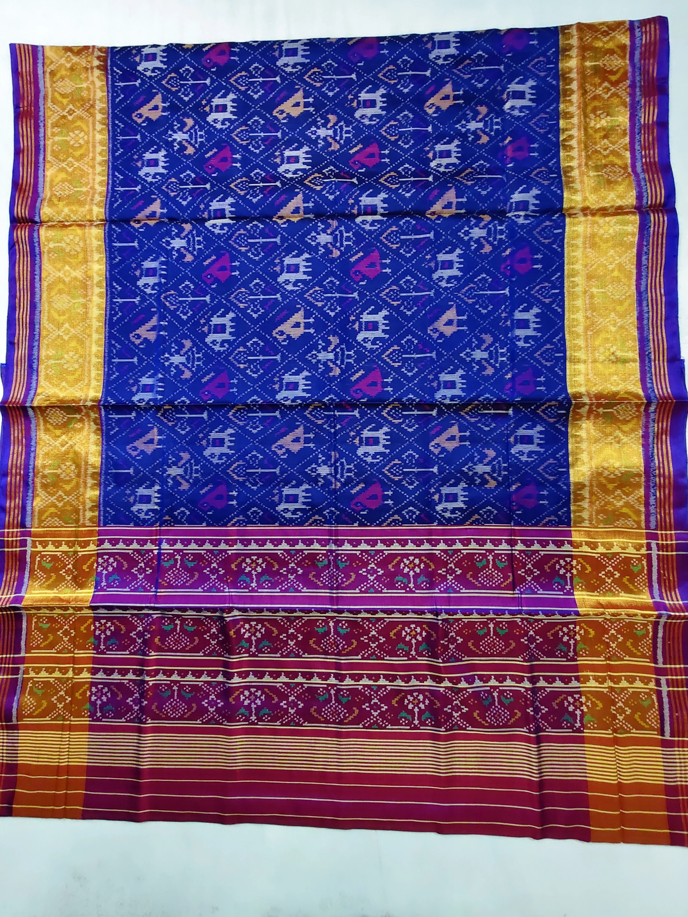 Bluish Red Ghughra Border Dark Blue Nanu Narikunj Motifs Single Ikat Patola Saree with Blouse Piece (6 Ply Silk)