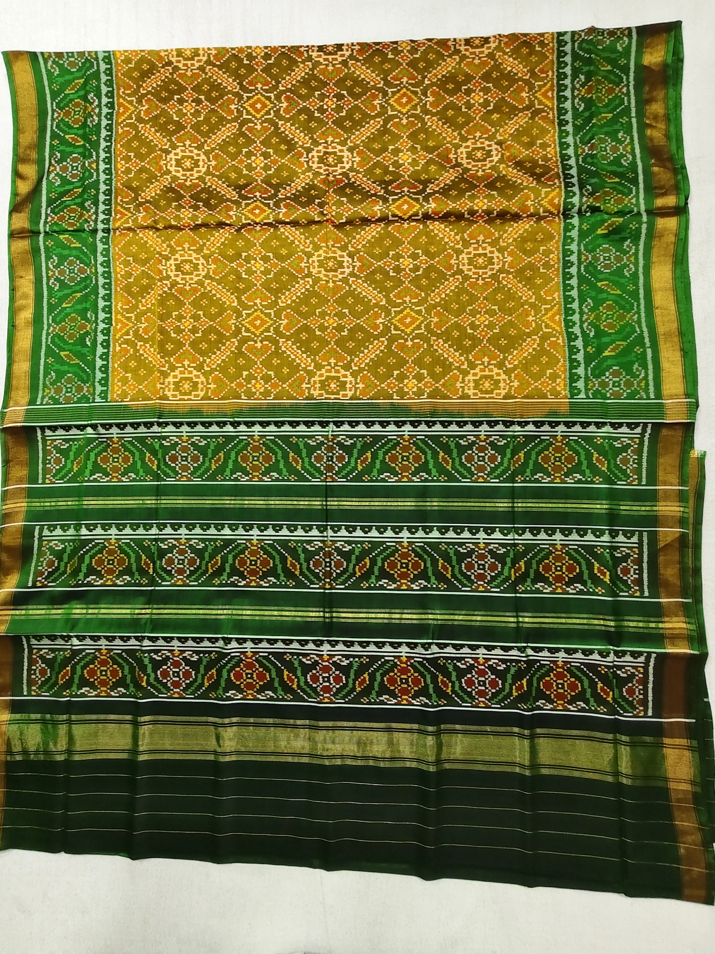 Green Triful Border Mustard Yellow Manekchowk Motifs Single Ikat Patola Saree with Blouse Piece (6 Ply Silk)