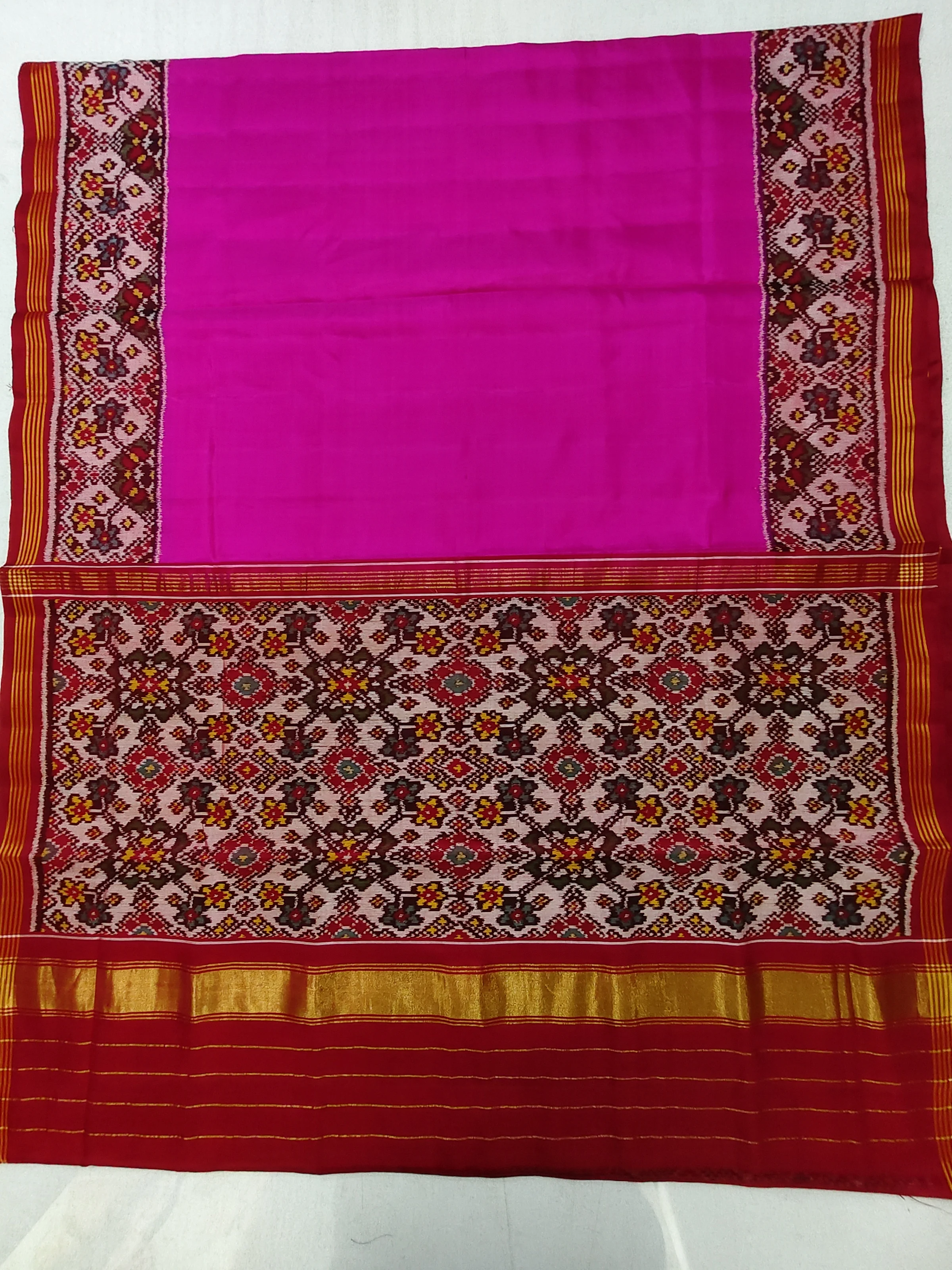 White Navratan Border Pink Gala Single Ikat Patola Saree with Blouse Piece (8 Ply Silk)