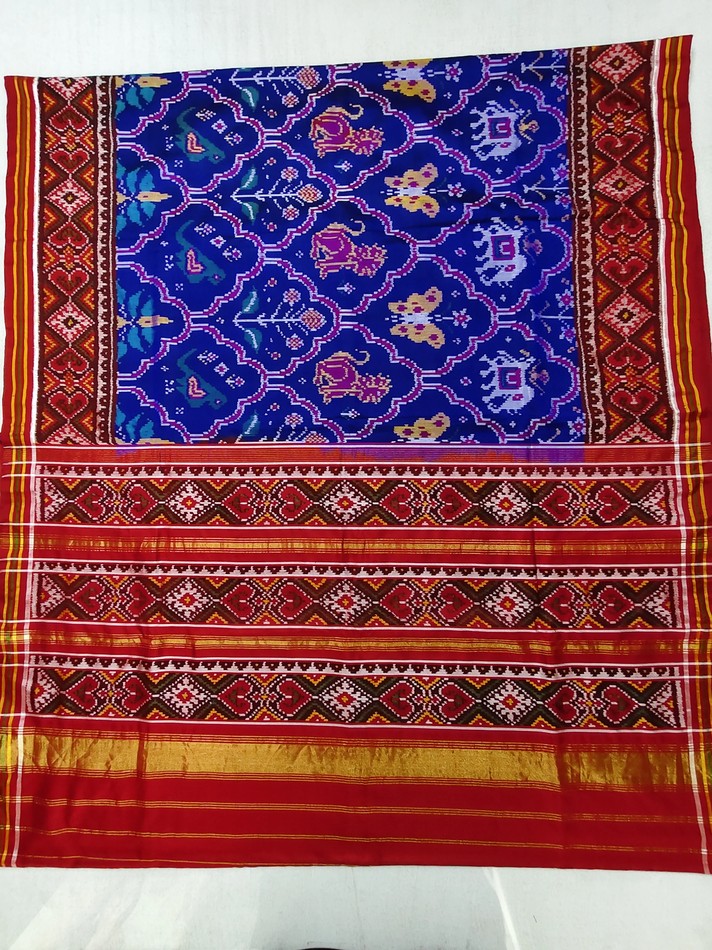 Red Selari Border Multi Animal Motifs Single Ikat Patola Saree with Blouse Piece (8 Ply Silk)