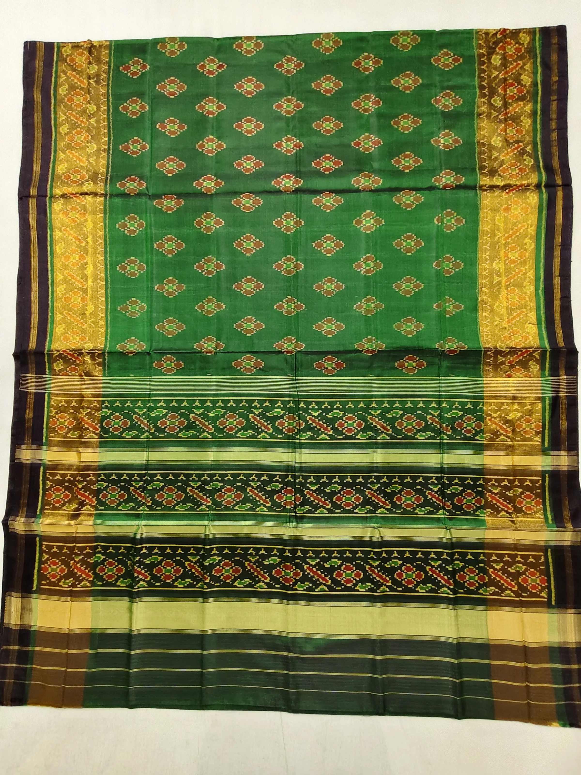 Green Dada Motifs with Triful Border and Black Kinari Single Ikat Patola Saree with Blouse Piece (6 Ply Silk)