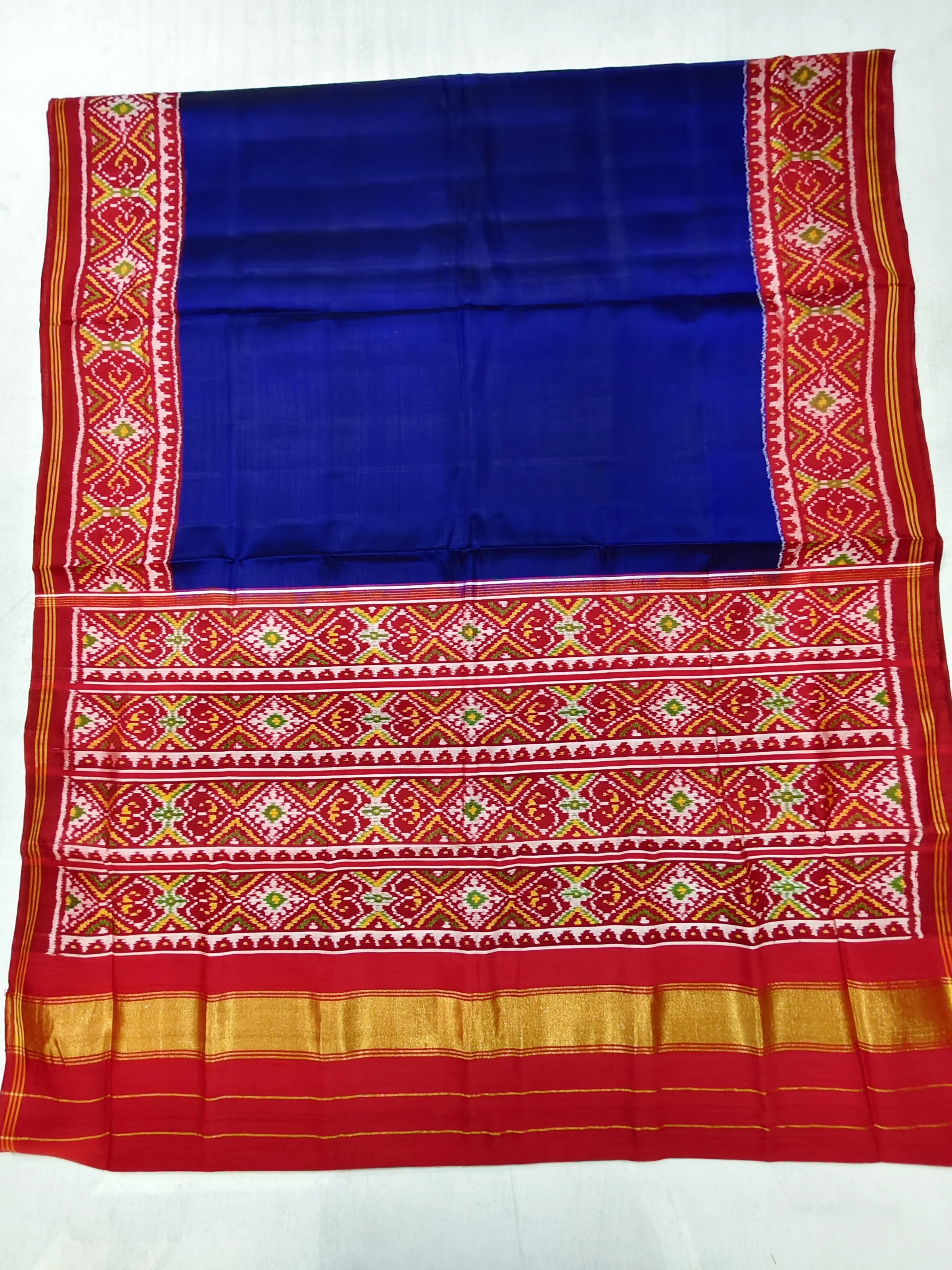 Red Blue Galo Selari Border Single Ikat Patola Saree with Designer Red Blouse Piece (8 Ply Silk)