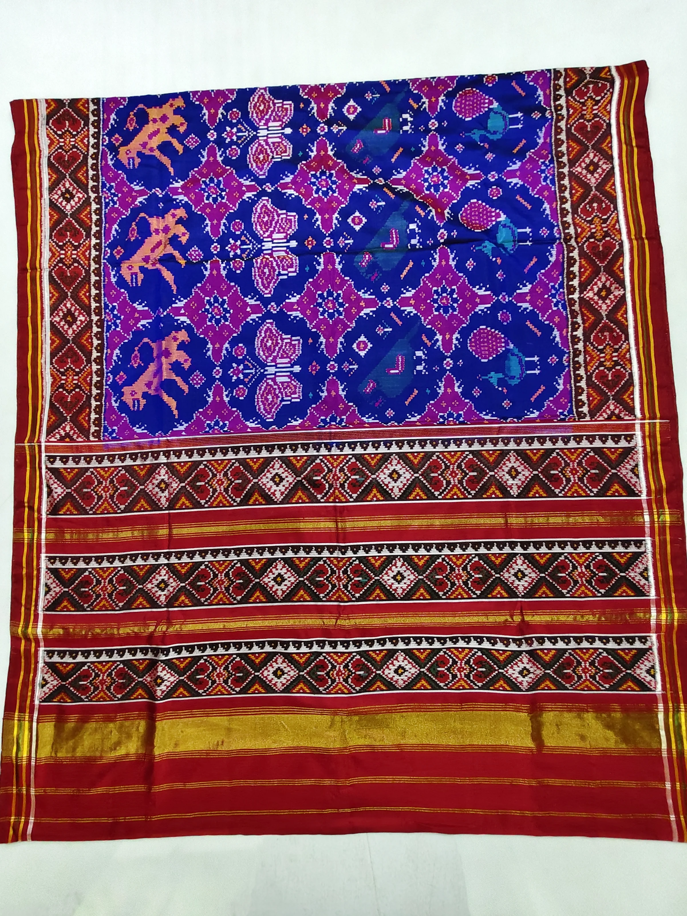 Red Selari Border Blue Big Animal Motifs Single Ikat Patola Saree 8 Ply Silk