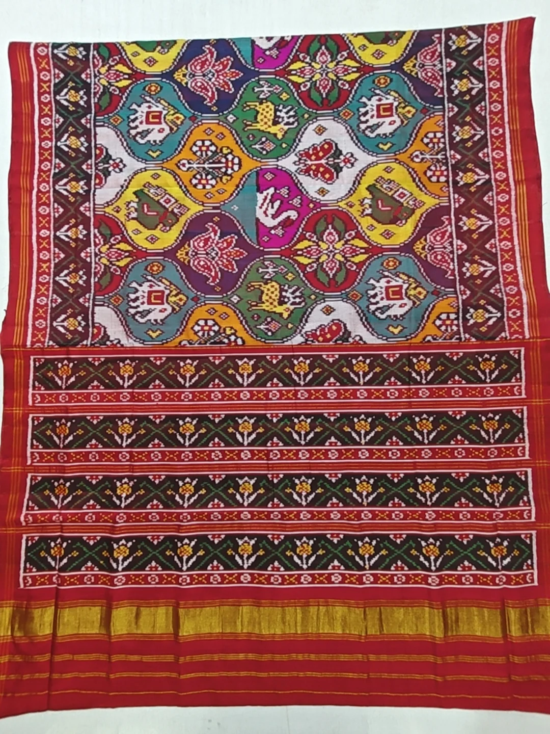 Red Jad Border Multi Matku Motifs Single Ikat Patola Saree 8 Ply Silk