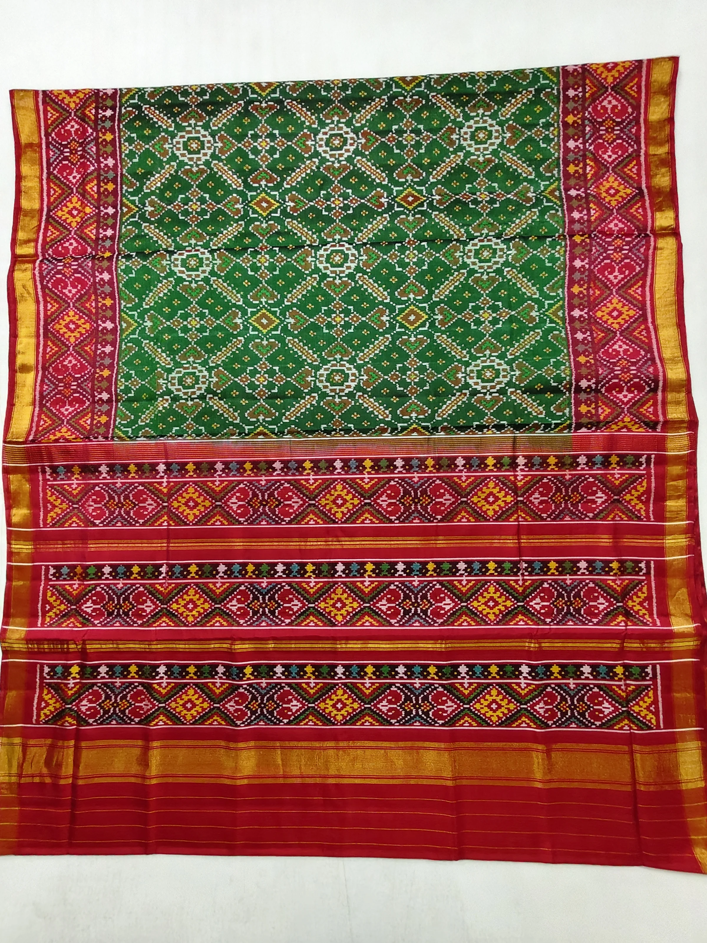 Red Selari Border Green Manekchowk Motifs Single Ikat Patola Saree
