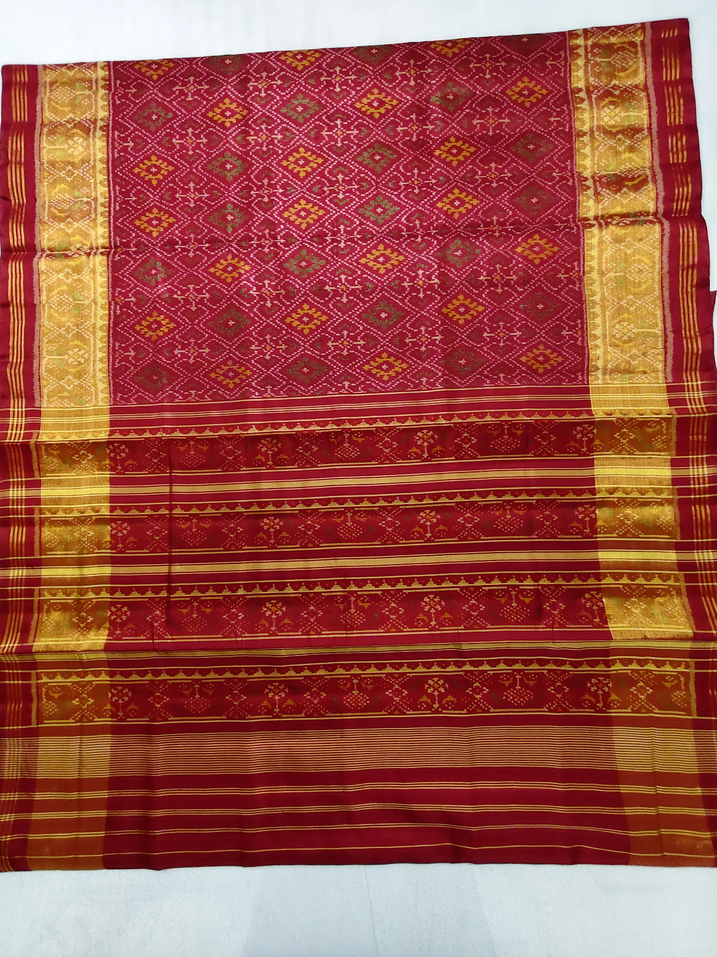Red Ghughra Border Chandabhat Motifs Single Ikat Patola Saree with Blouse Piece (6 Ply Silk)