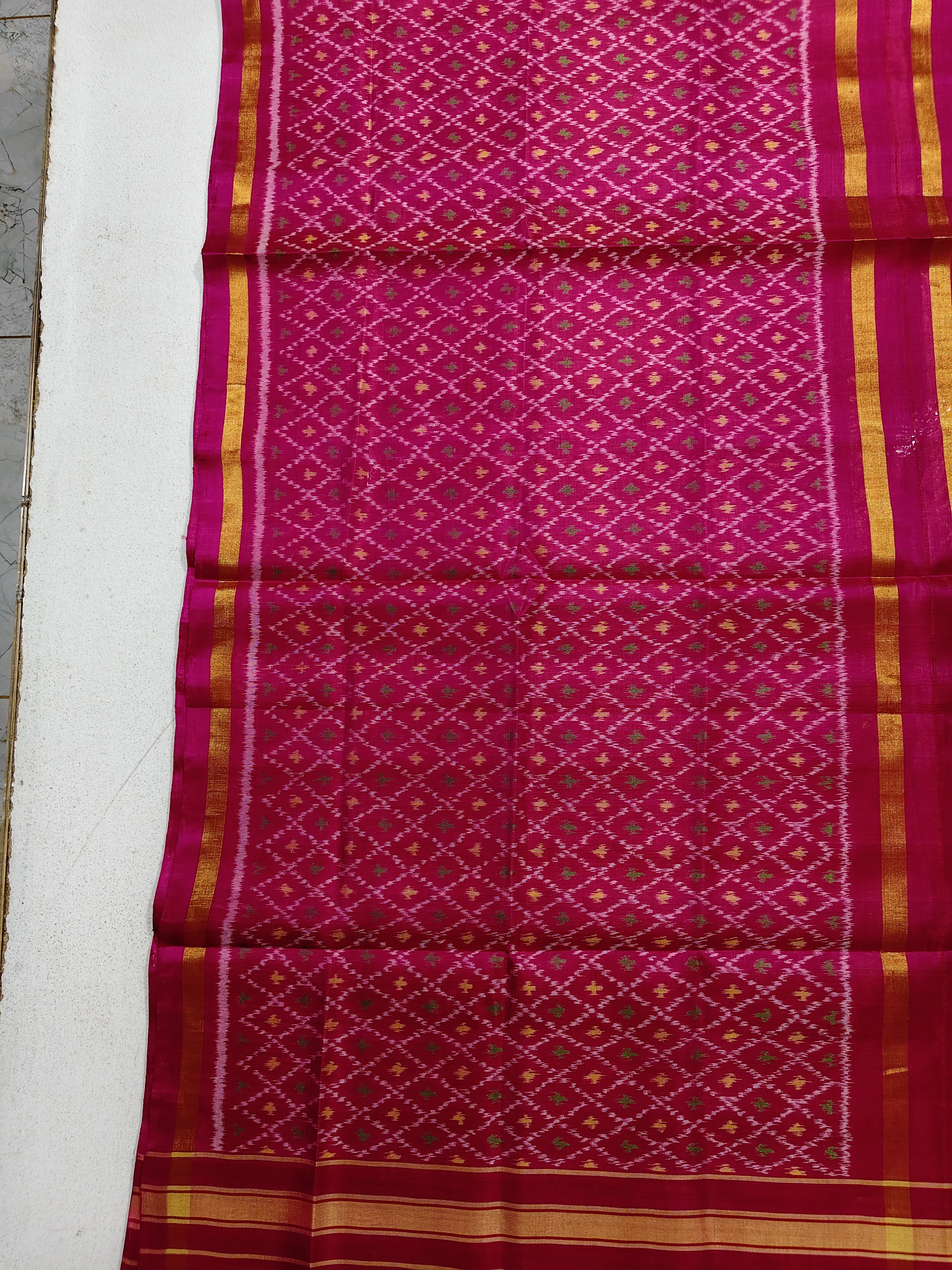 Gajari Daliya Bhat Single Ikat Silk Stole